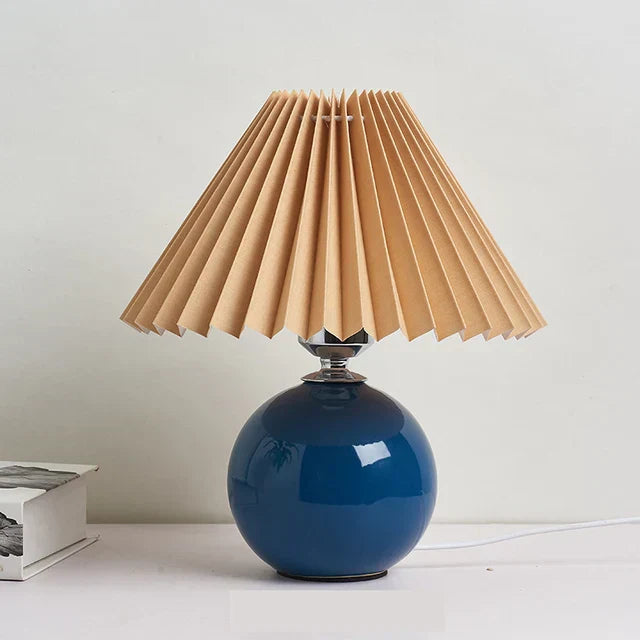 Elegancka Lampa Stołowa Szklana Vintage z Plisowanym Abażurem do Salonu i Sypialni – Ciepłe Światło i Klasyczny Design 2