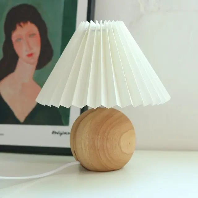 Elegancka Lampa Stołowa Szklana Vintage z Plisowanym Abażurem do Salonu i Sypialni – Ciepłe Światło i Klasyczny Design 4