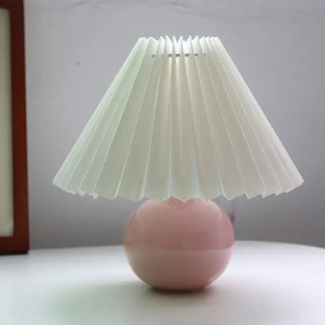 Elegancka Lampa Stołowa Szklana Vintage z Plisowanym Abażurem do Salonu i Sypialni – Ciepłe Światło i Klasyczny Design 8